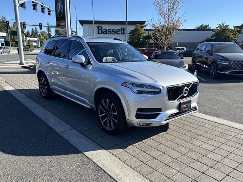 Used 2018 Volvo XC90 T6 Momentum w/ Convenience Package AWD/4WD image 3