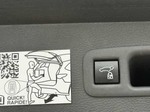 Used 2021 Toyota Sienna Limited image 35