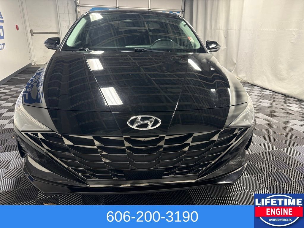 Used 2023 Hyundai Elantra Limited w/ Cargo Package FWD image 3