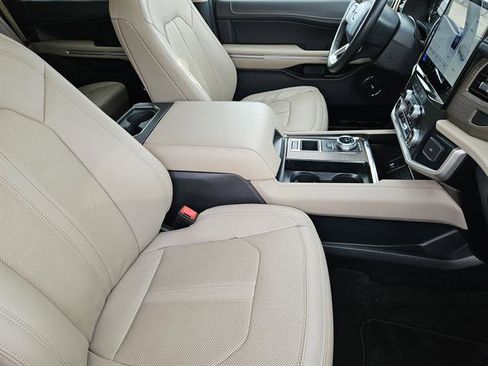 Used 2024 Ford Expedition Limited image 11