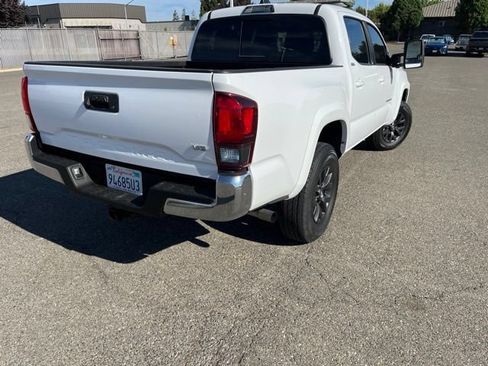 Used 2022 Toyota Tacoma SR5 RWD image 4