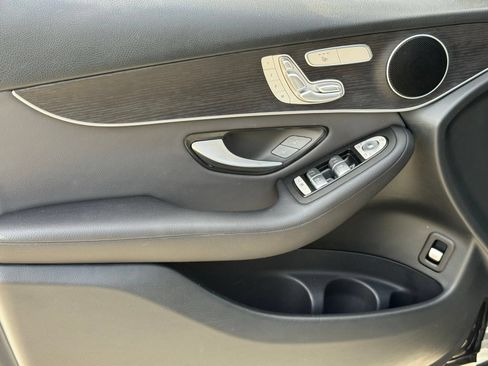 Used 2021 Mercedes-Benz GLC 300 w/ Premium Package image 21