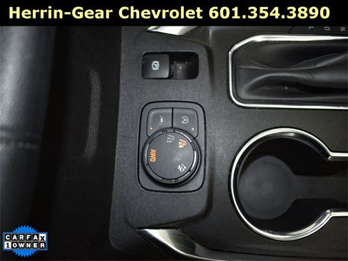 Used 2023 Chevrolet Traverse LT image 25