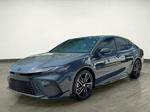 Used 2025 Toyota Camry XSE FWD image 1