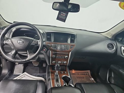 Used 2019 Nissan Pathfinder Platinum AWD/4WD image 13