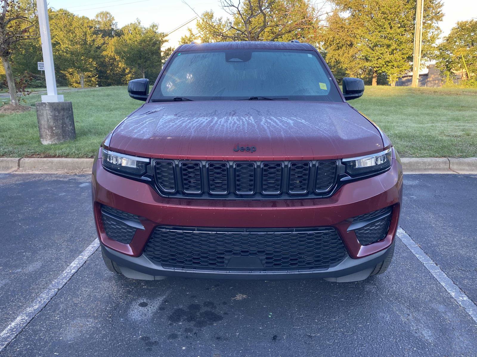 Used 2023 Jeep Grand Cherokee Altitude RWD image 2