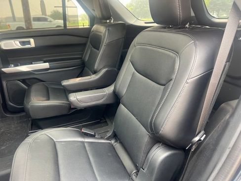 Used 2023 Ford Explorer Limited w/ Limited Technology Package AWD/4WD image 17