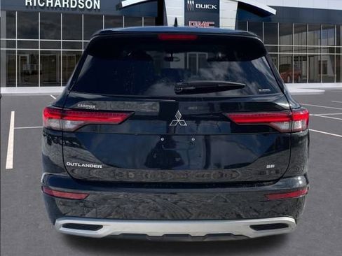 Used 2023 Mitsubishi Outlander SE Black Edition image 13