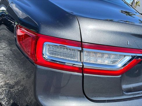 Used 2018 Lincoln Continental Reserve w/ Continental Climate Package image 23