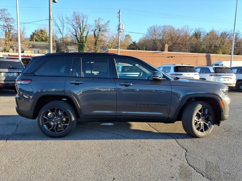 New 2025 Jeep Grand Cherokee Limited image 3