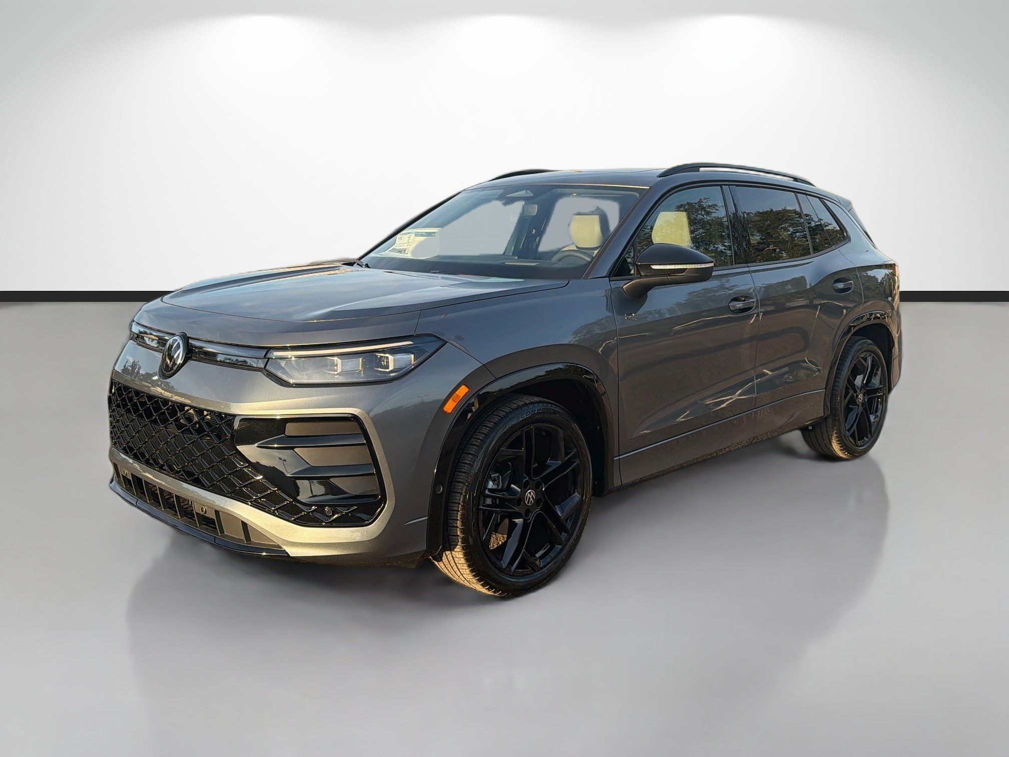 Certified 2026 Volkswagen Tiguan SE R-Line FWD image 7