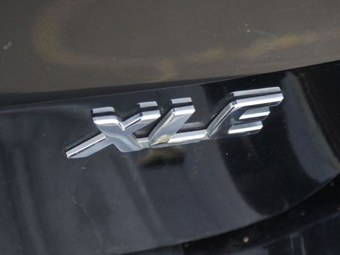 Used 2019 Toyota Sienna XLE FWD image 18