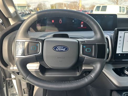 Certified 2025 Ford Expedition Active image 26