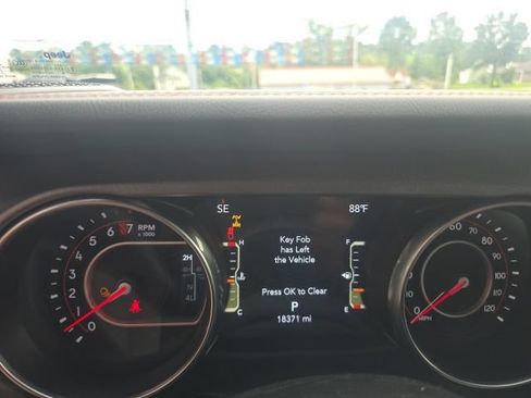 Used 2022 Jeep Gladiator Mojave w/ LED Lighting Group AWD/4WD image 3