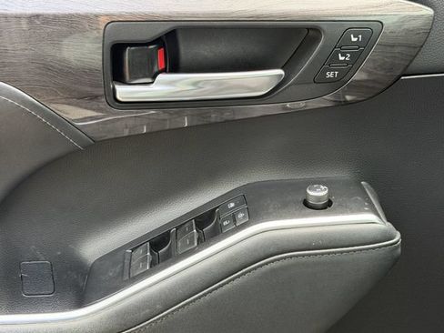 Used 2021 Toyota Highlander Platinum FWD image 25