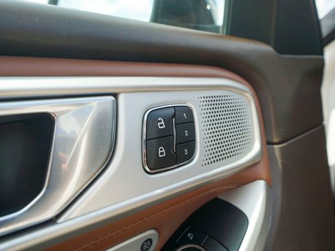 Used 2021 Ford Explorer King Ranch w/ Premium Technology Package image 18