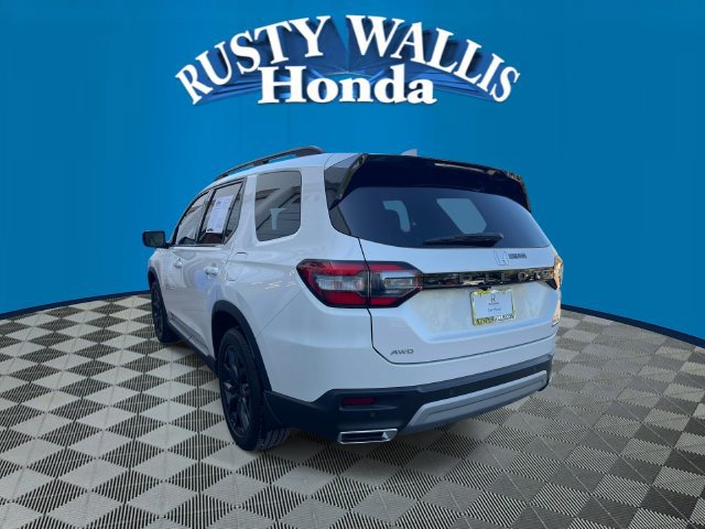 Certified 2025 Honda Pilot Touring image 2