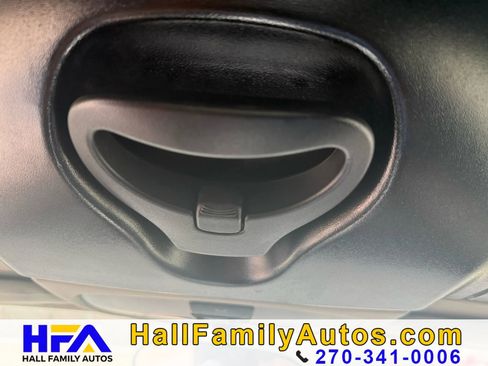 Used 2005 Chrysler Crossfire Convertible image 21