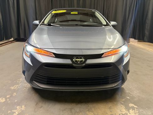 Used 2025 Toyota Corolla LE FWD image 2