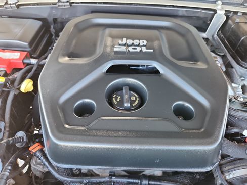 Used 2022 Jeep Wrangler Unlimited Sport AWD/4WD image 13