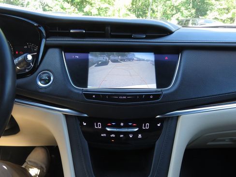 Used 2018 Cadillac XT5 AWD image 26