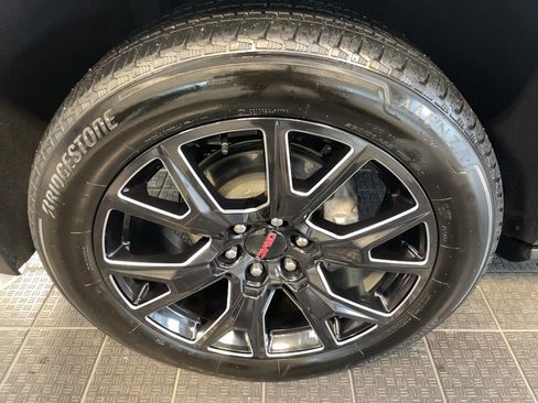 Used 2024 GMC Yukon XL Denali w/ Advanced Technology Package AWD/4WD image 5