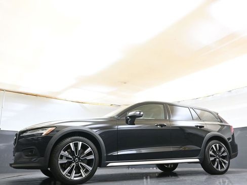 Certified 2024 Volvo V60 B5 Cross Country Ultimate image 30