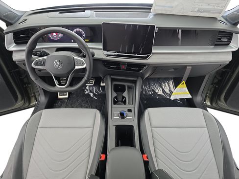 New 2026 Volkswagen Tiguan SE R-Line AWD/4WD image 9