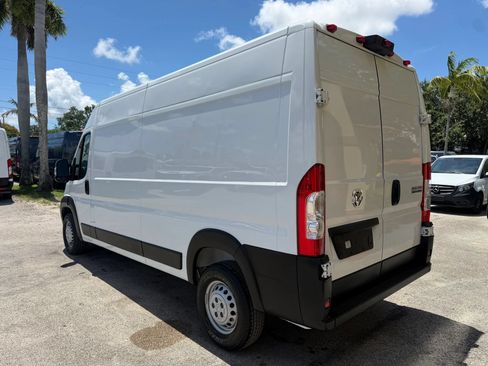 Used 2025 RAM ProMaster 2500 w/ Convenience Group FWD image 3