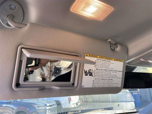 Used 2022 Toyota Highlander XLE image 28