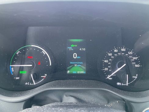 Used 2023 Toyota Sienna XSE image 6