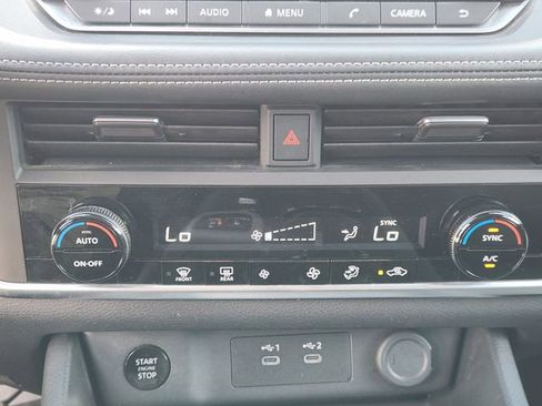 Used 2024 Nissan Rogue SV image 15