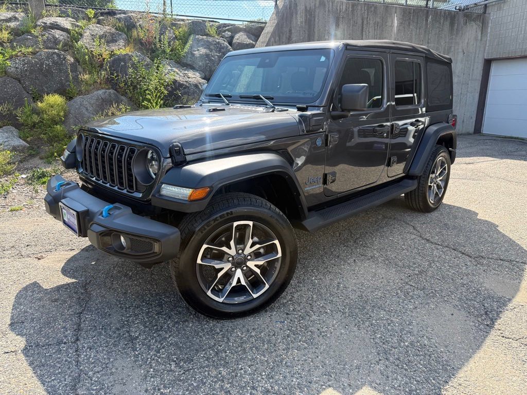 Used 2024 Jeep Wrangler Unlimited w/ Convenience Group AWD/4WD image 2