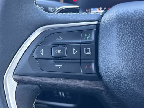 Used 2023 Jeep Grand Cherokee Limited image 9