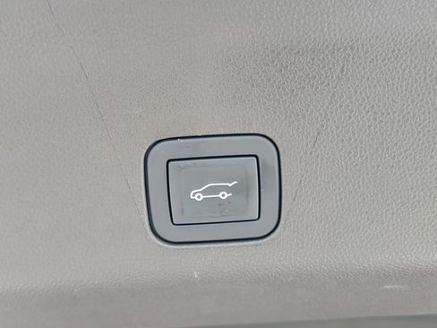 Certified 2025 Cadillac Escalade Premium Luxury image 10