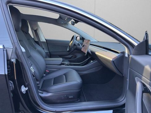 Used 2019 Tesla Model 3 Standard Range Plus image 13