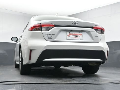Used 2022 Toyota Corolla LE FWD image 22