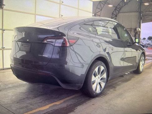 Used 2024 Tesla Model Y Long Range image 4