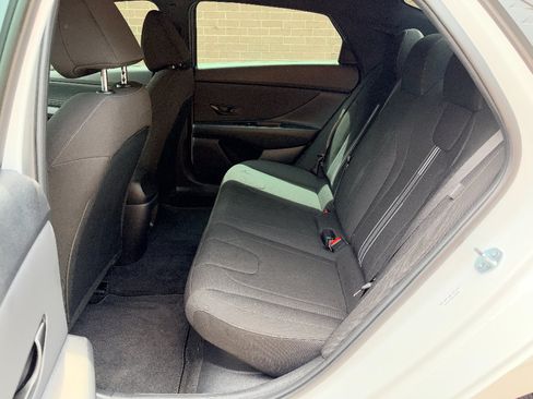 Used 2025 Hyundai Elantra SEL FWD image 23