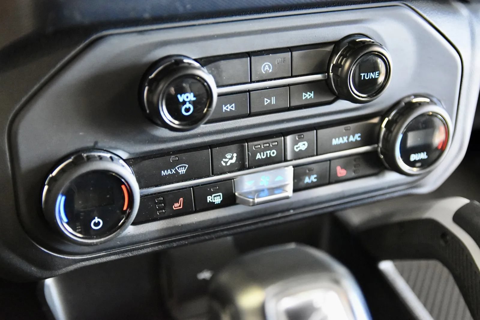 Used 2023 Ford Bronco Outer Banks AWD/4WD image 19