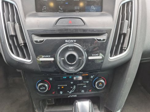 Used 2016 Ford Focus Titanium w/ Titanium Technology Package FWD image 14