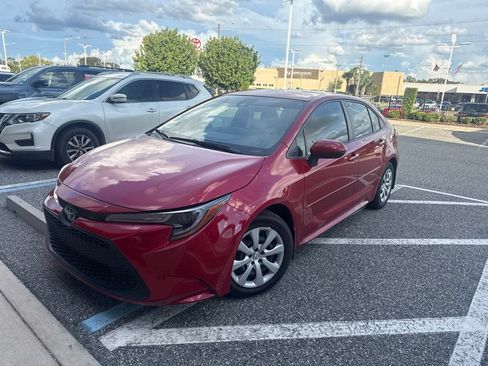 Used 2020 Toyota Corolla LE FWD image 1