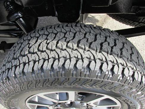 Used 2017 Toyota Tundra SR5 image 9