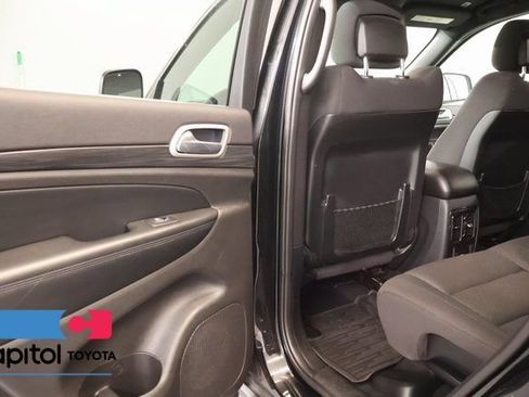 Used 2020 Jeep Grand Cherokee Laredo w/ Security & Convenience Group AWD/4WD image 28