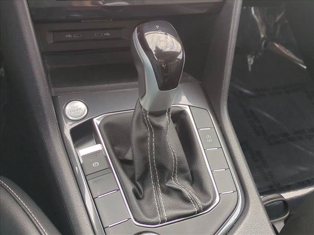Used 2024 Volkswagen Tiguan SE w/ Panoramic Sunroof Package AWD/4WD image 12