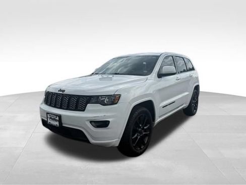Used 2020 Jeep Grand Cherokee Altitude AWD/4WD image 3