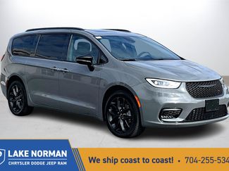 Used 2023 Chrysler Pacifica Limited w/ S Appearance Package video 1