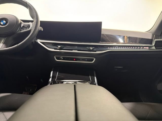 Used 2025 BMW X5 xDrive40i w/ M Sport Package AWD/4WD image 35