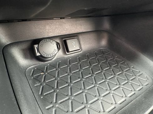 Used 2022 Toyota RAV4 XLE Premium image 20