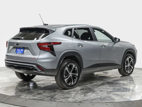 Used 2025 Chevrolet Trax RS FWD image 6